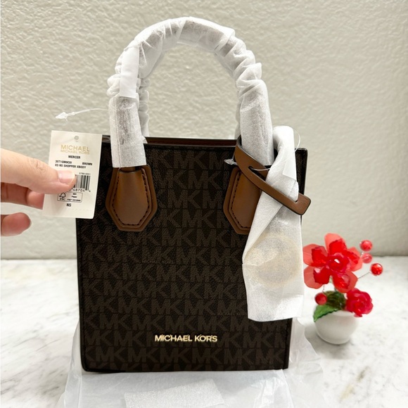 Michael Kors Mercer Extra Small Pebbled Leather Crossbody Bag - Picture 3 of 7